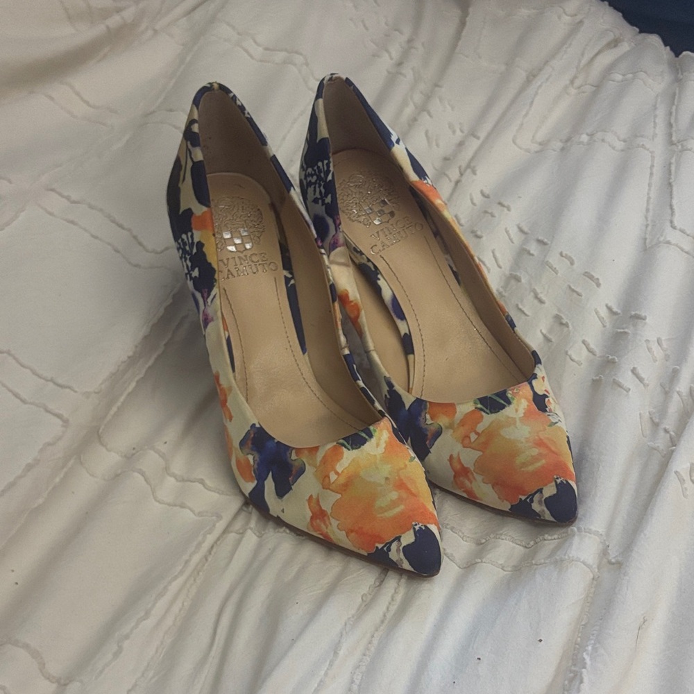 Vince Camuto Women's Floral Heels - Navy and Orange